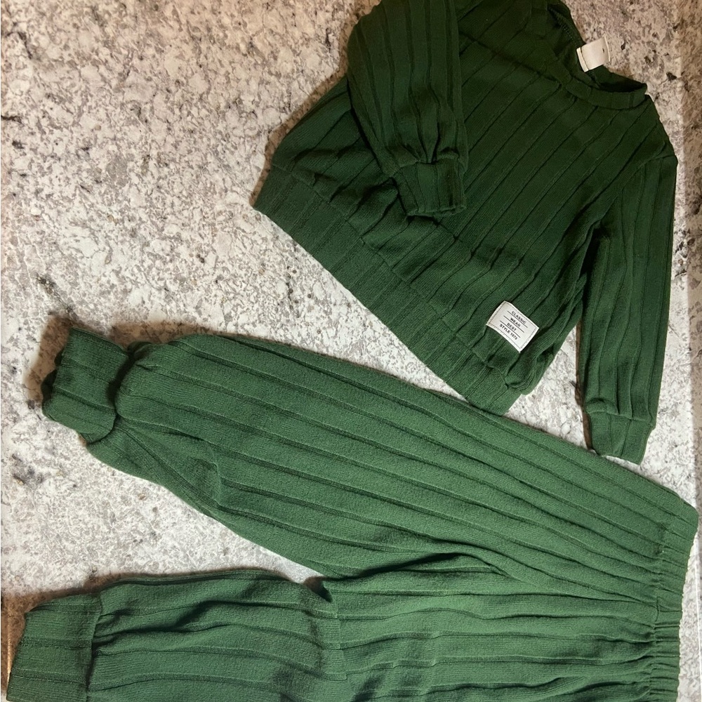 Green Ribbed Knit Sweater and Pants Set